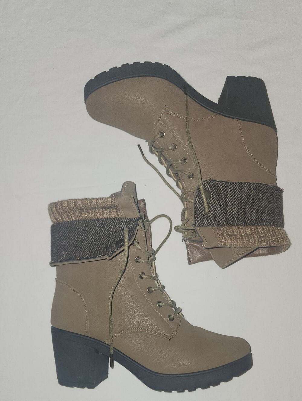 Ashley Blue Women's Taupe Lace-Up Foldover Ankle Boots Size 8